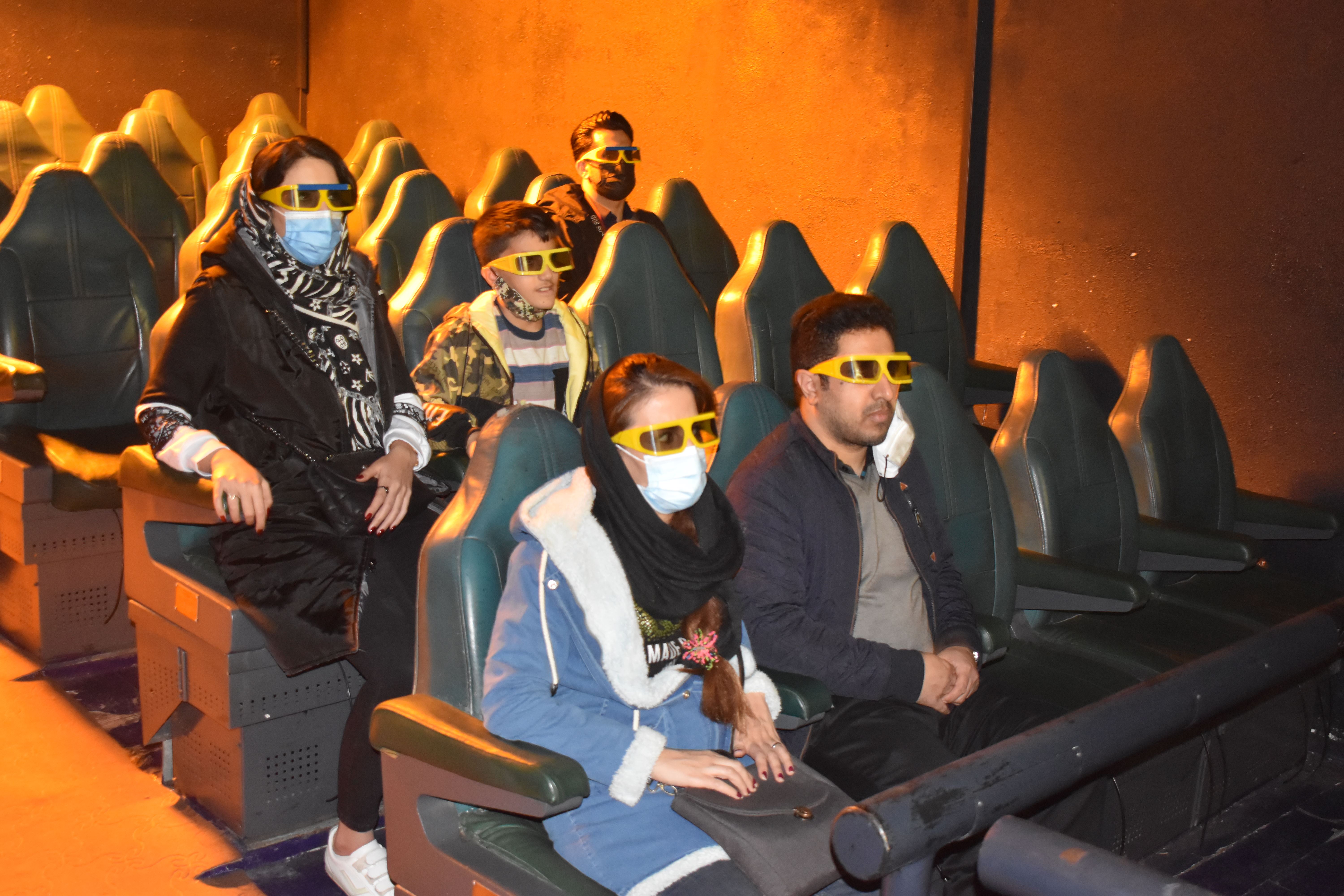 دستگاه سینما 7 بعدی
